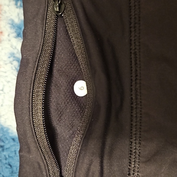 Black Lululemon Speed Short size 6 - Picture 3 of 3